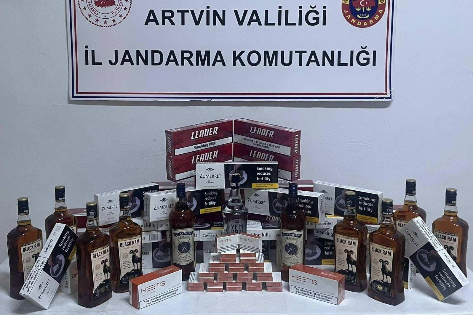 Artvin İl Jandarma Komutanlığı ekipleri gümrük kaçağı sigara ve içki