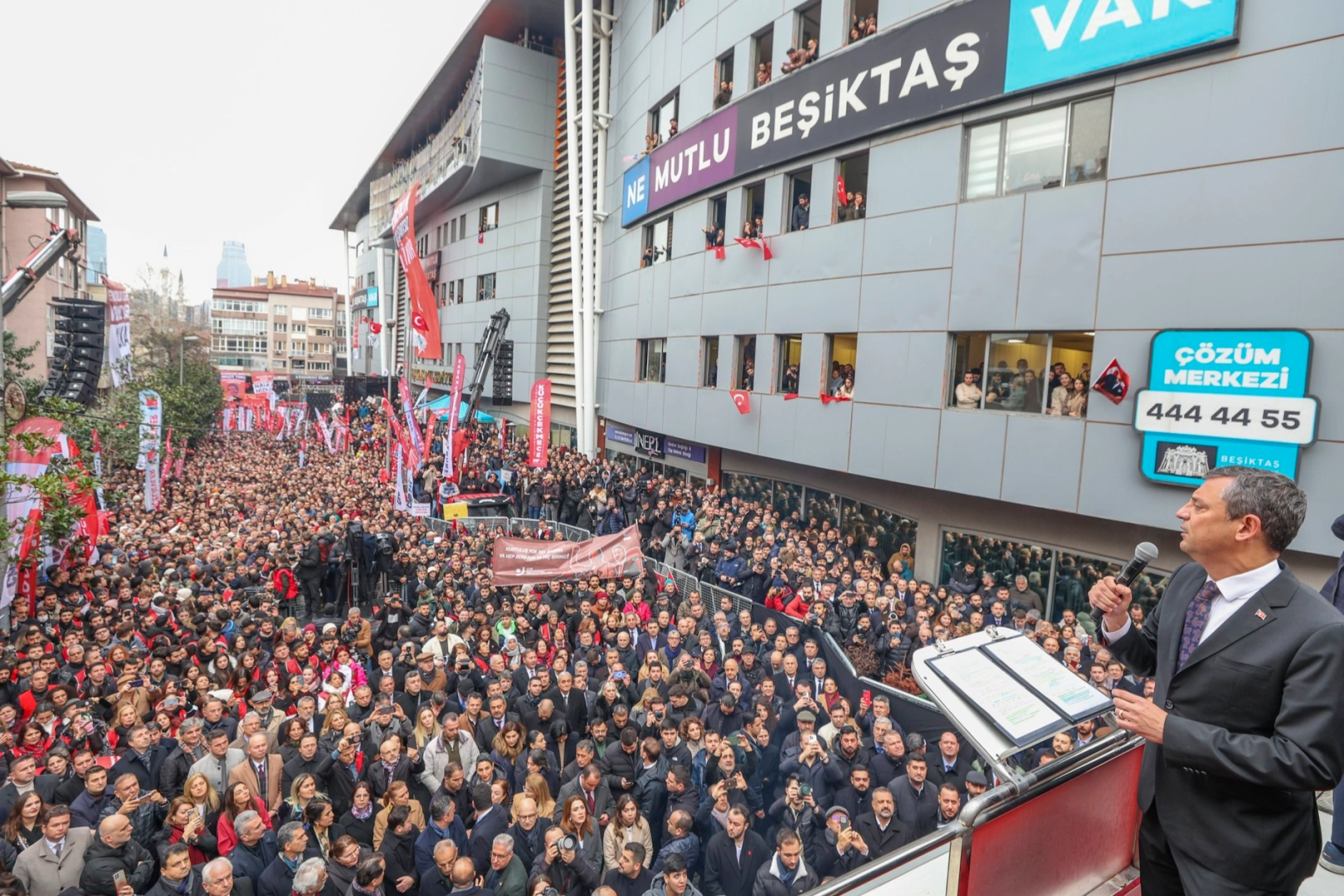 İstanbul Cumhuriyet Başsacılığı tarafından yürütülen soruşturma kapsamında şafak operasyonu ile