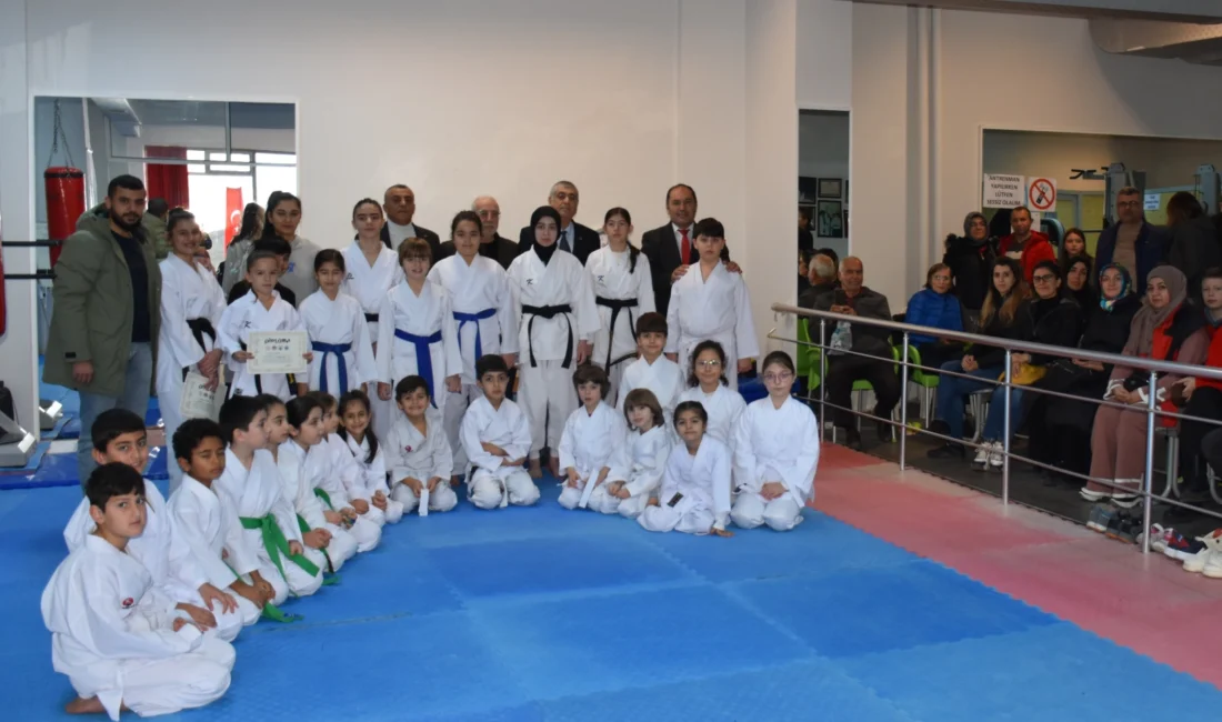 Bursa’da Gemlik Belediye Spor Kulübü karate branşının kuşak merasimi, coşkulu