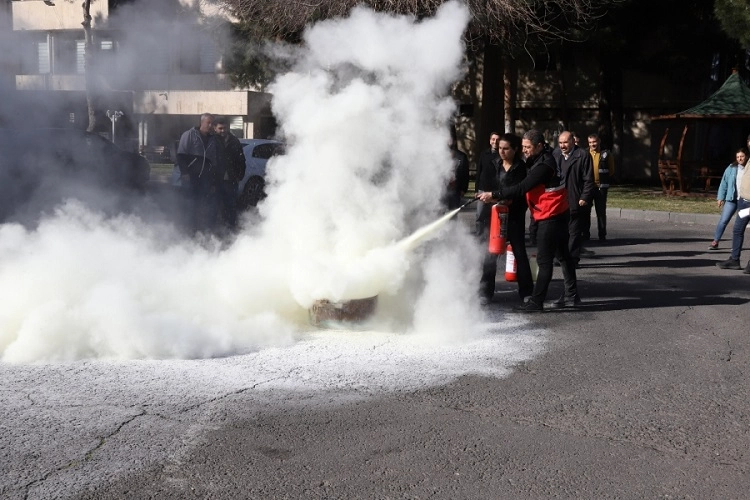 Diyarbakır Büyükşehir Belediyesi’nin farklı birimlerinde görev yapan personelden oluşan acil