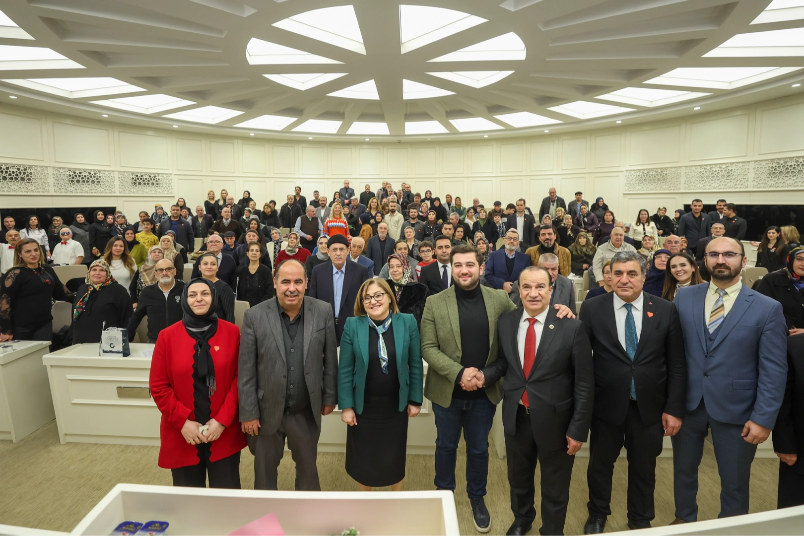 Gaziantep Büyükşehir Belediyesi’ne bağlı Moral Evi’nden hizmet alan Alzheimer danışanlarına,