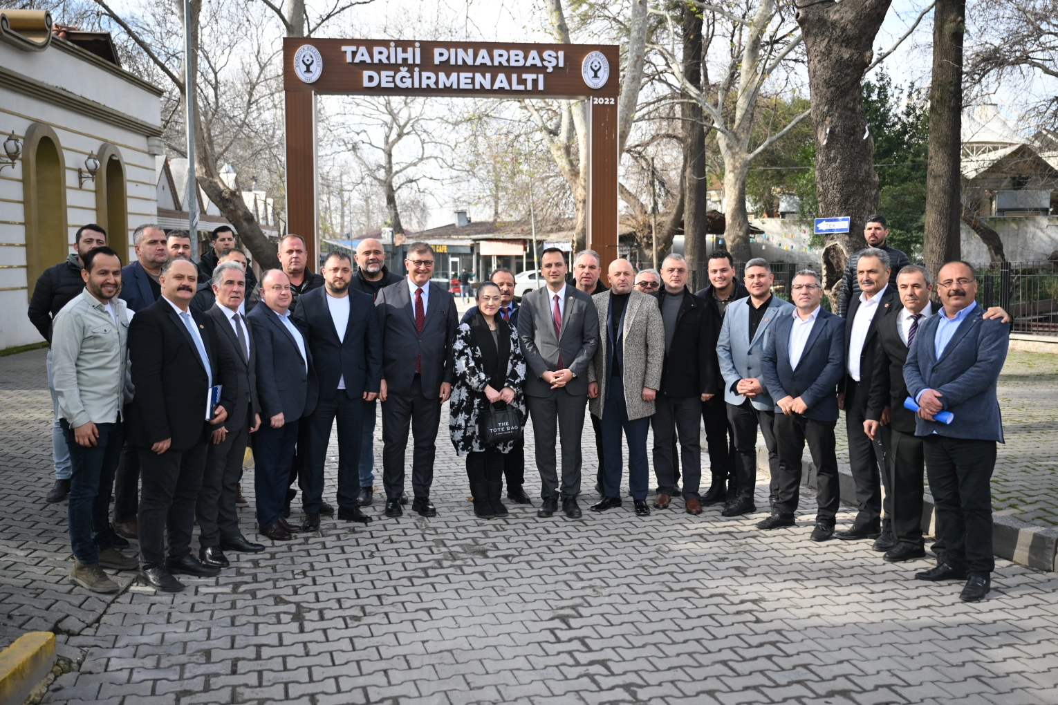 İzmir Bornova Belediye Başkanı Ömer Eşki, Pınarbaşı’nda gerçekleştirecekleri projeleri tanıtarak