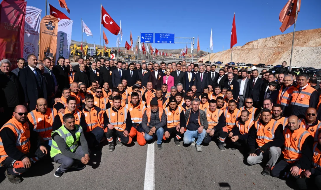 Ulaştırma ve Altyapı Bakanı Abdulkadir Uraloğlu, Korkuteli-Elmalı Yolu ile yıllık