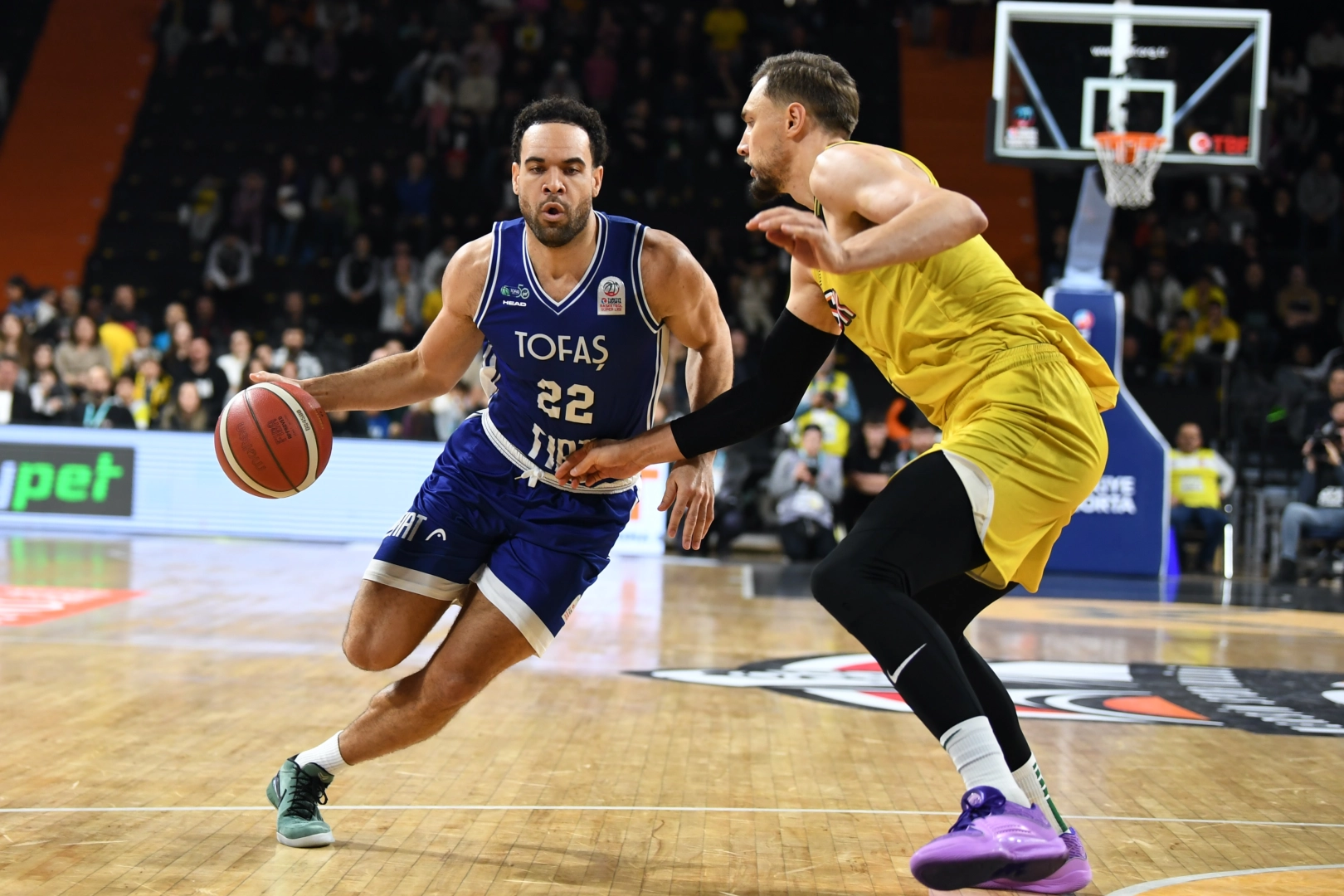 TOFAŞ Basketbol Takımı, ligde ilk yarının son maçı olan 15.