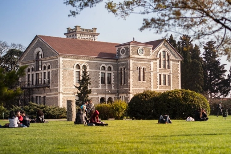 Boğaziçi Üniversitesi Veri Bilimi ve Yapay Zeka Enstitüsü’nden bilim insanları,