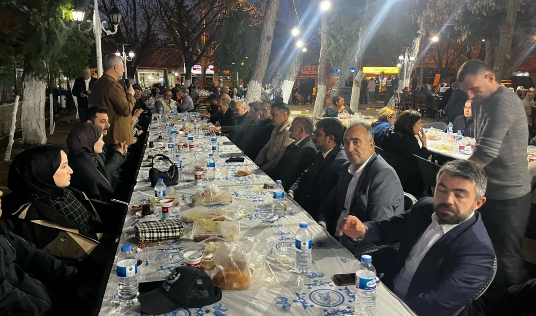 Kırklareli’nin Pehlivanköy ilçesinde yerel belediyenin düzenlediği iftar programında Ramazan ayının