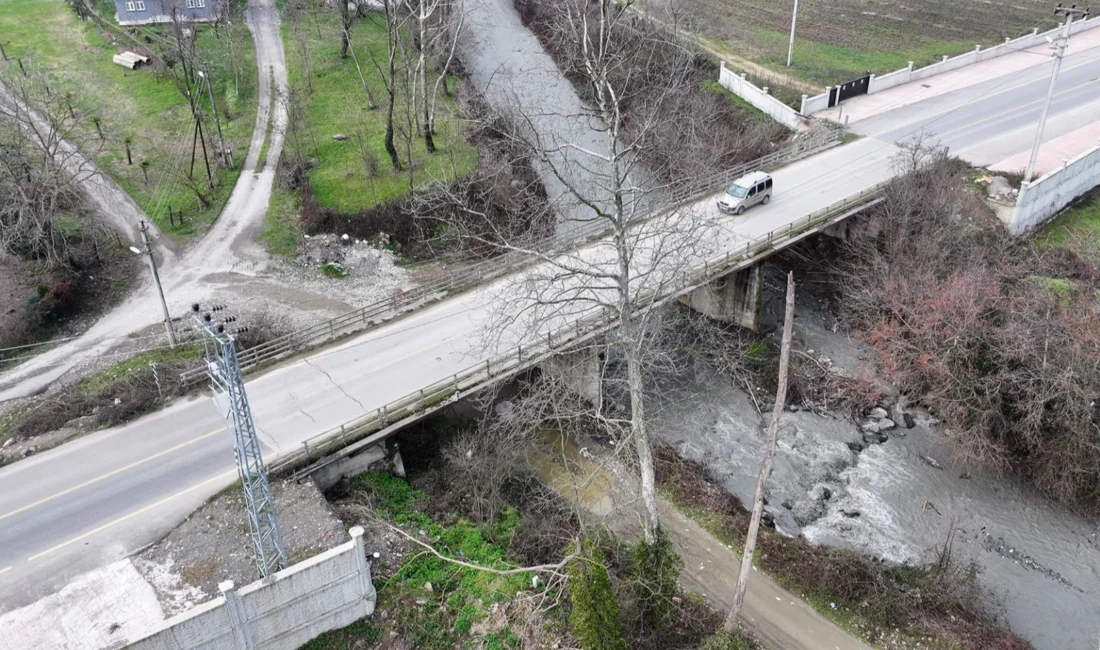 Sakarya Büyükşehir Belediye Başkanı Yusuf Alemdar, Karapürçek’te yeni bir köprü