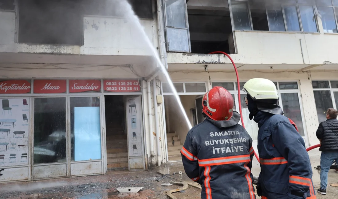 Sakarya Büyükşehir Belediyesi, ASEM Mobilyacılar Sanayi Sitesi’nde meydana gelen yangının