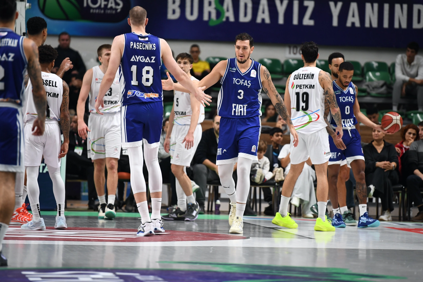 Tofaş Basketbol Takımı, ligin 22. haftasında deplasmanda Petkimspor ile karşı